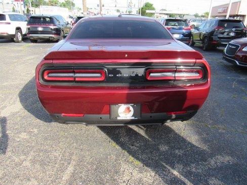 Used 2021 Dodge Challenger SXT w/ Driver Convenience Group RWD image 10