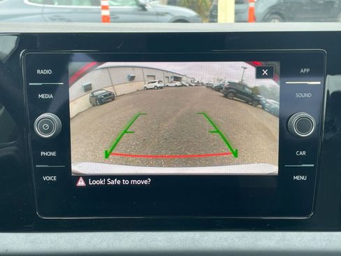 Used 2025 Volkswagen Jetta SE image 23