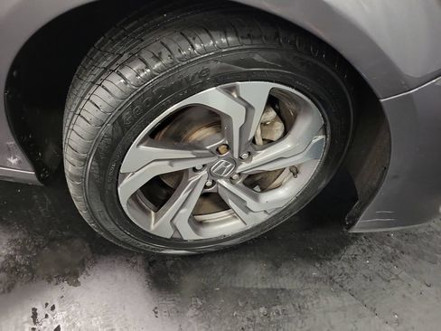 Used 2018 Honda Accord EX image 10