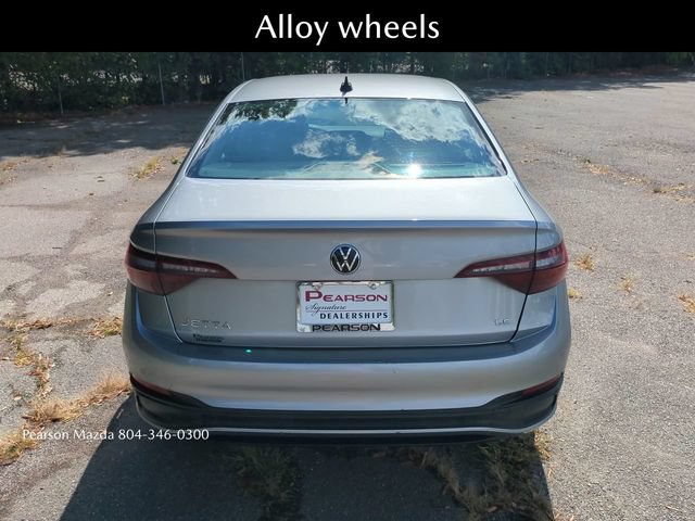 Used 2024 Volkswagen Jetta SE FWD image 5
