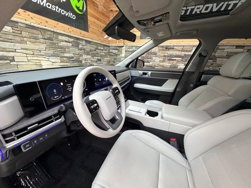 Used 2025 Hyundai Santa Fe Limited image 10