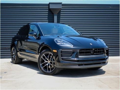 Certified 2025 Porsche Macan AWD/4WD image 9