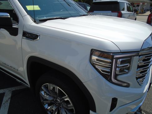 Used 2023 GMC Sierra 1500 Denali w/ Denali Reserve Package AWD/4WD image 13