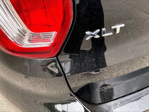 Used 2017 Ford Explorer XLT w/ Equipment Group 202A FWD image 14