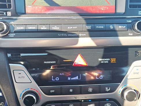 Used 2017 Hyundai Elantra Limited w/ Limited Tech Package 08 FWD image 18
