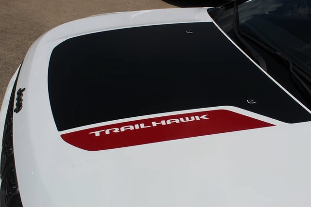 Used 2025 Jeep Compass Trailhawk AWD/4WD image 2