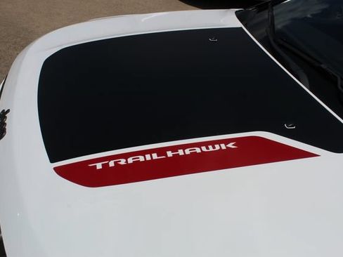Used 2025 Jeep Compass Trailhawk AWD/4WD image 2