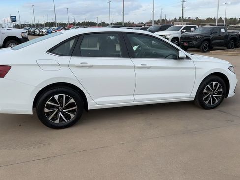 Used 2025 Volkswagen Jetta S image 9