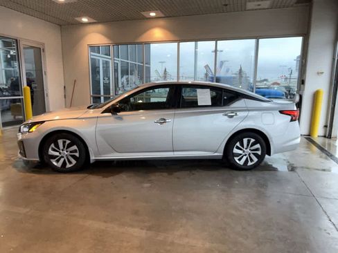 Used 2024 Nissan Altima 2.5 S image 3