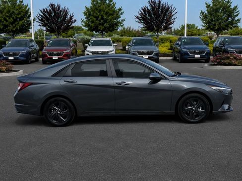 Used 2021 Hyundai Elantra SEL w/ Convenience Package FWD image 6
