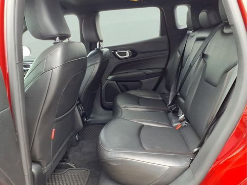 Used 2025 Jeep Compass Trailhawk AWD/4WD image 15