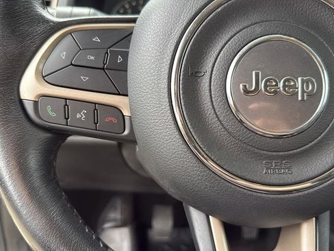 Used 2017 Jeep Renegade Latitude image 17