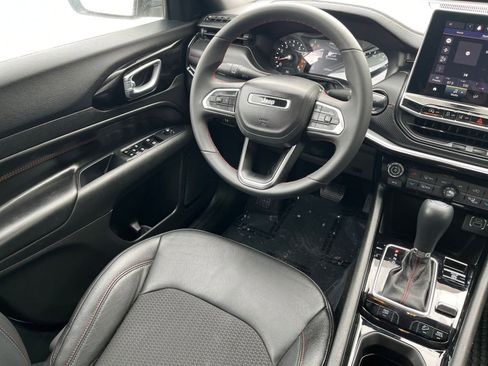 Used 2025 Jeep Compass Trailhawk image 31