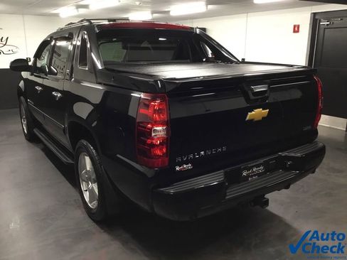 Used 2012 Chevrolet Avalanche LTZ image 7