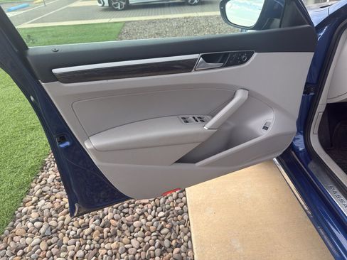 Used 2016 Volkswagen Passat 1.8T SEL Premium image 10