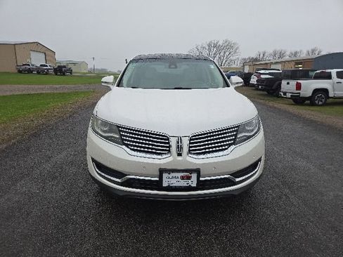 Used 2016 Lincoln MKX Reserve w/ Equipment Group 102A AWD/4WD image 2