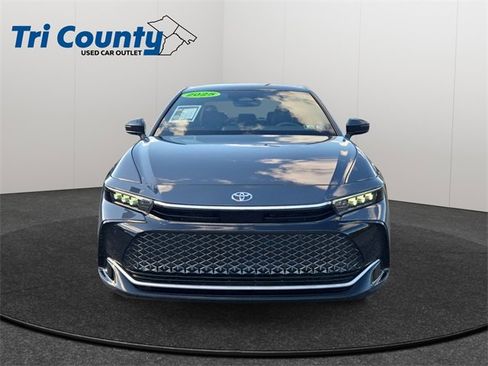 Used 2025 Toyota Crown Limited image 2