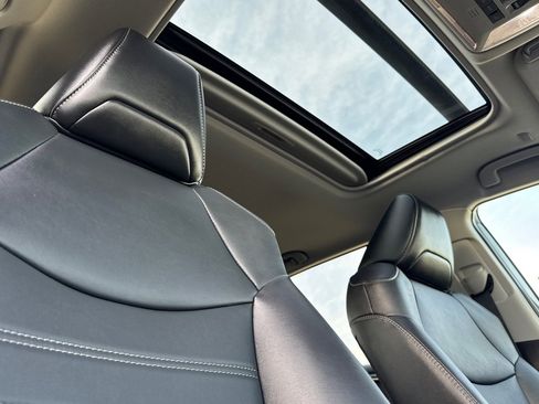 Used 2023 Toyota RAV4 XLE Premium image 17