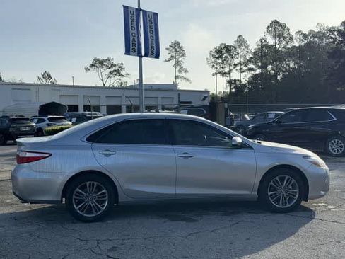 Used 2017 Toyota Camry SE FWD image 7