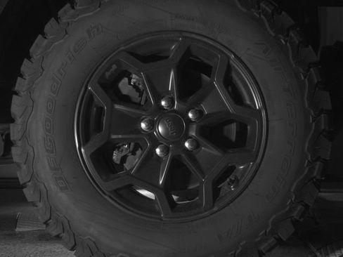 Used 2021 Jeep Gladiator Willys image 10