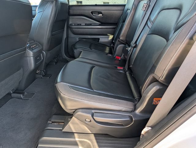 Used 2023 Nissan Pathfinder SL AWD/4WD image 19