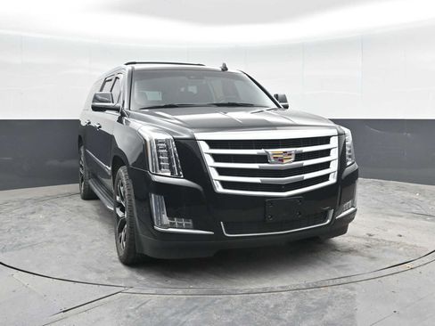 Used 2018 Cadillac Escalade ESV Luxury AWD/4WD image 6