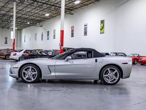 Used 2005 Chevrolet Corvette Convertible w/ Preferred Equipment Group RWD image 22