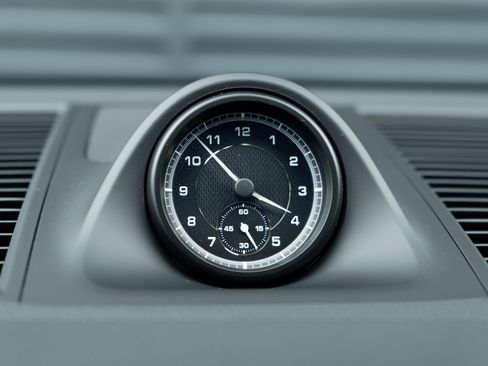 Certified 2025 Porsche Macan image 20