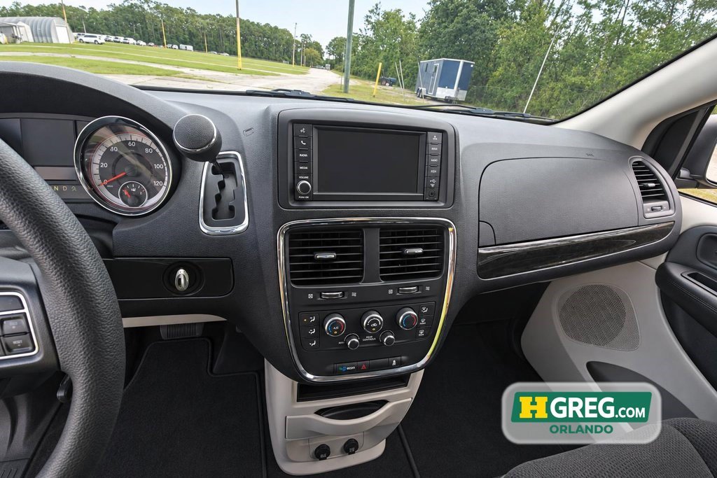 Used 2020 Dodge Grand Caravan SE w/ UConnect Hands-Free Group FWD image 14