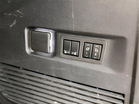 Certified 2024 Chevrolet Suburban Premier image 11