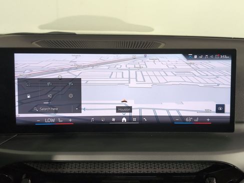 Used 2025 BMW 230i Coupe w/ Convenience Package image 24