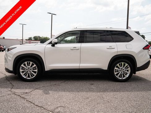 Certified 2024 Toyota Grand Highlander AWD image 4