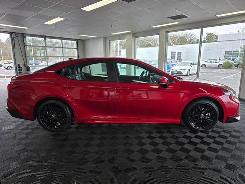 Used 2025 Toyota Camry SE image 2