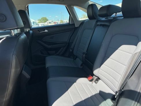 Used 2025 Volkswagen Jetta SE FWD image 36