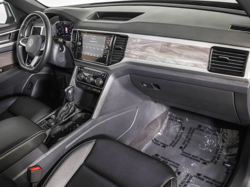 Used 2022 Volkswagen Atlas Cross Sport SE w/ Panoramic Sunroof Package image 44