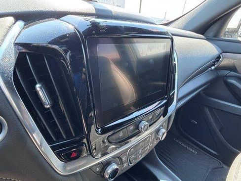 Used 2023 Chevrolet Traverse Premier FWD image 10