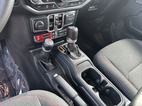 Used 2025 Jeep Wrangler Unlimited Rubicon image 41