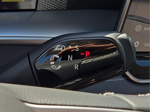 New 2026 Volkswagen Tiguan SE image 23