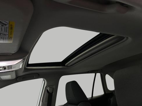 Used 2022 Toyota RAV4 XLE image 30