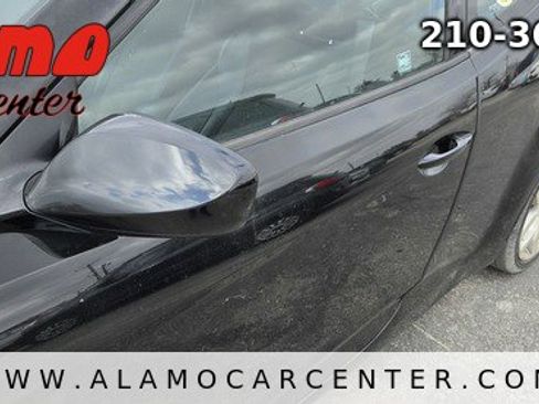 Used 2012 Hyundai Veloster w/ Style Pkg image 9