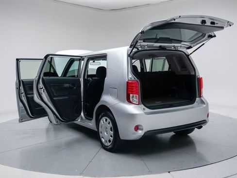 Used 2015 Scion xB FWD image 19