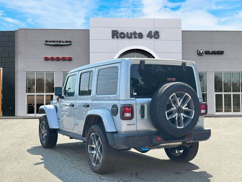 Used 2024 Jeep Wrangler Unlimited AWD/4WD image 4