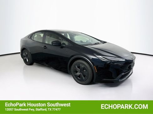 Used 2025 Toyota Prius LE FWD image 1