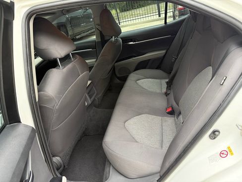 Used 2018 Toyota Camry FWD image 13