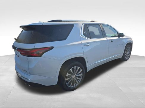 Used 2023 Chevrolet Traverse Premier FWD image 6