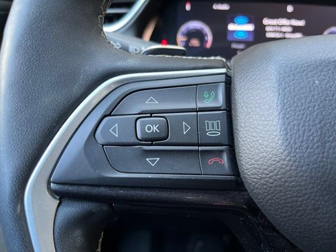 Used 2023 Jeep Grand Cherokee Altitude AWD/4WD image 20