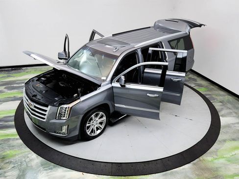 Used 2019 Cadillac Escalade ESV Premium Luxury AWD/4WD image 38