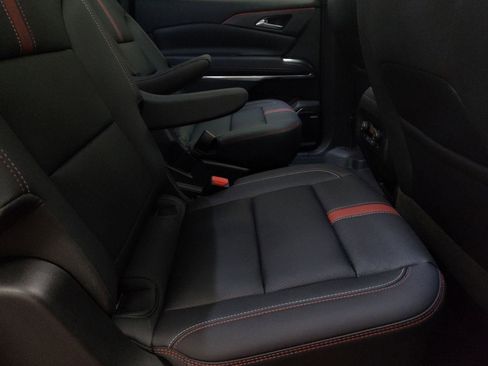 Used 2024 Chevrolet Traverse RS image 23