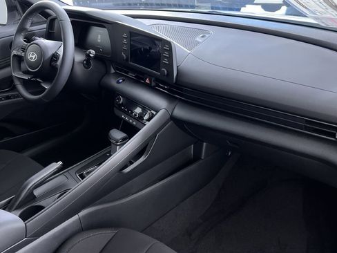 Used 2025 Hyundai Elantra Sport FWD image 30