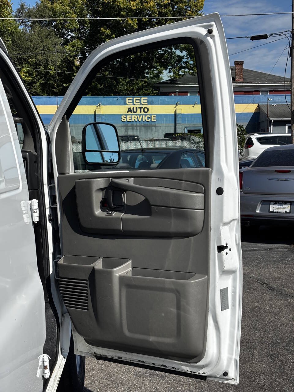 Used 2014 GMC Savana 3500 RWD image 21